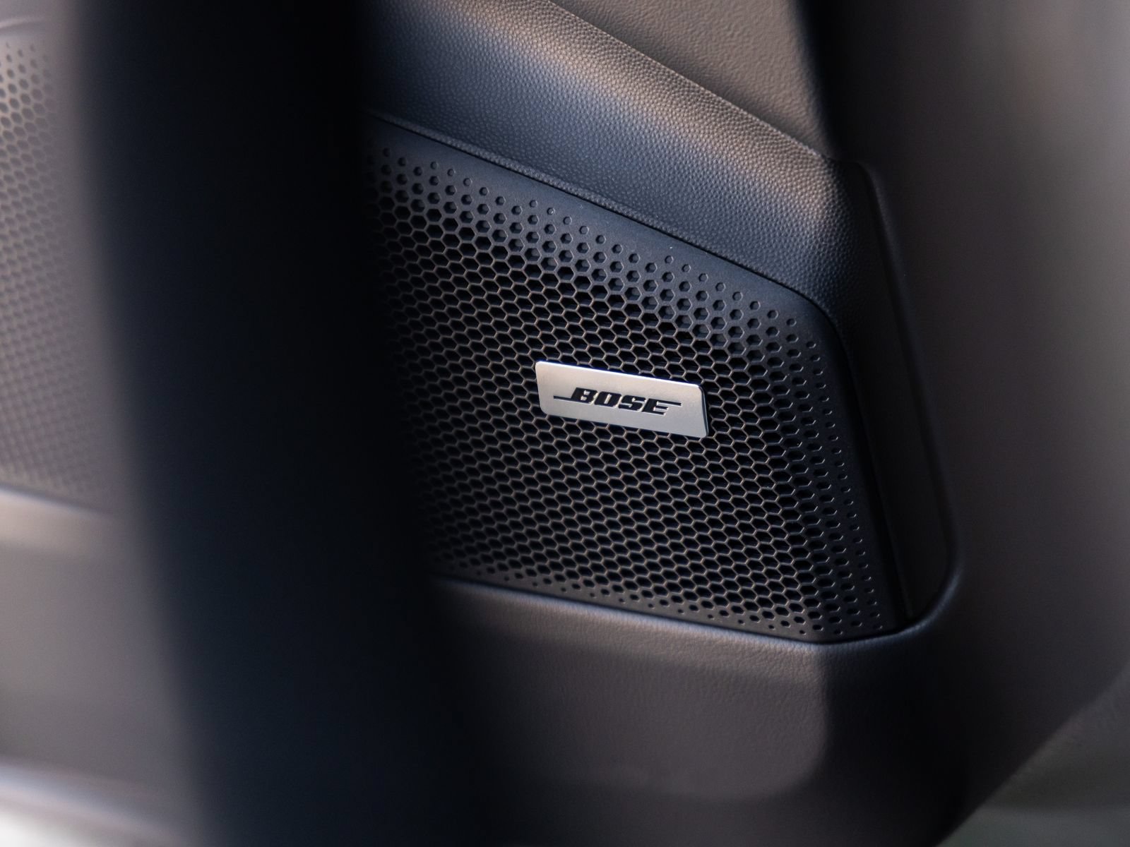 Certified 2025 Porsche Macan Electric RWD image 25