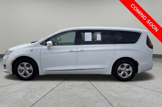 Used 2018 Chrysler Pacifica Touring Plus image 2