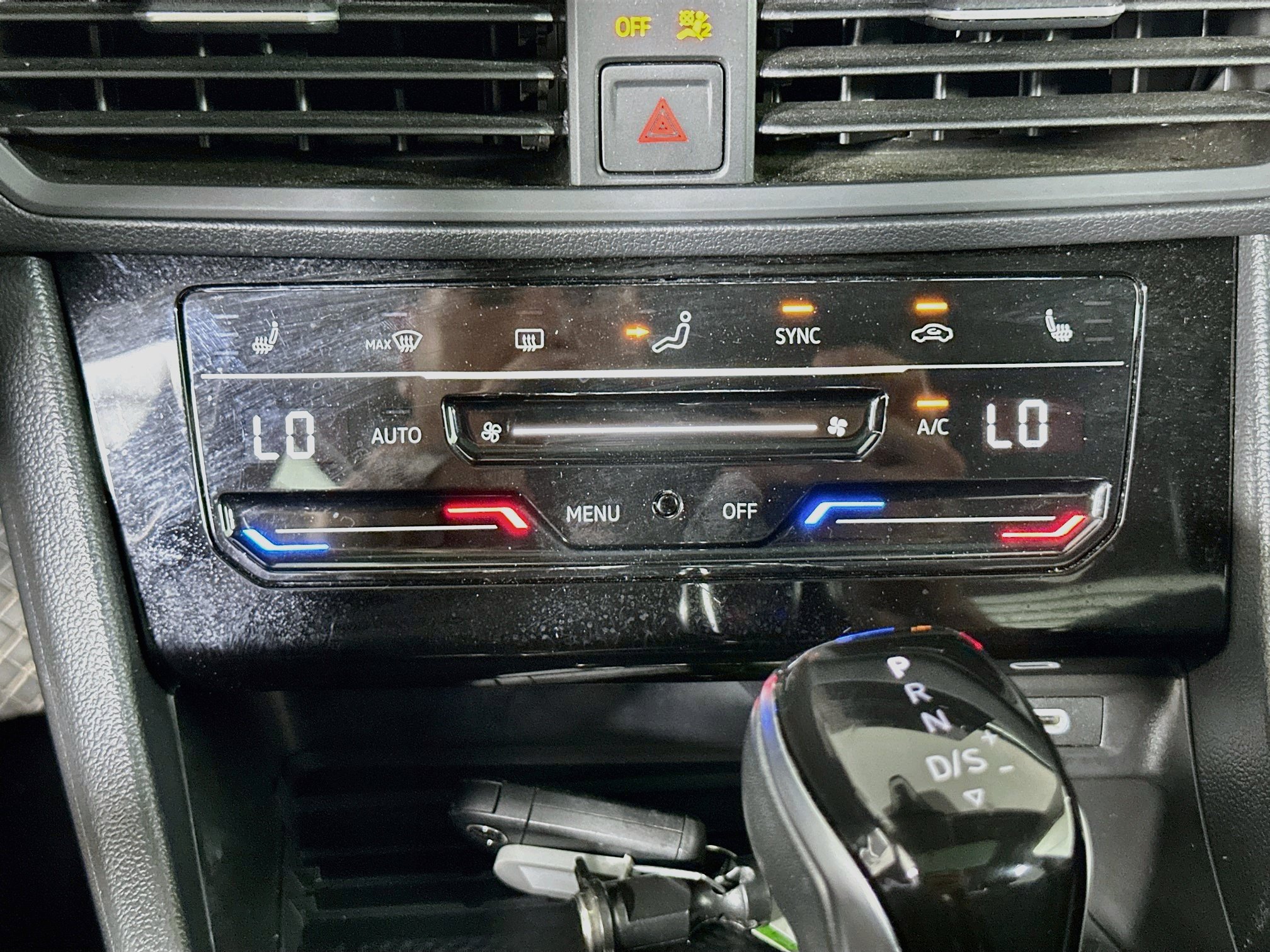 Used 2025 Volkswagen Jetta SE FWD image 24