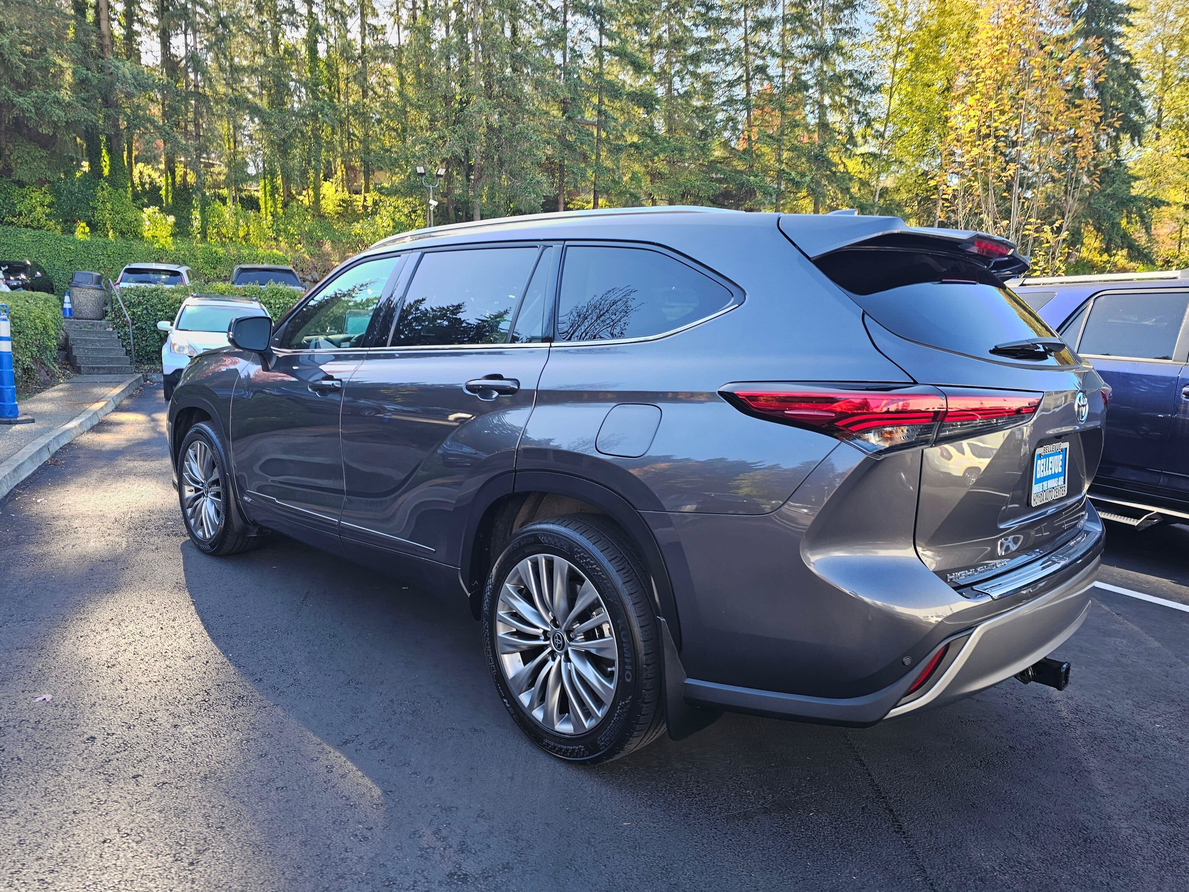 Used 2022 Toyota Highlander Platinum AWD/4WD image 5