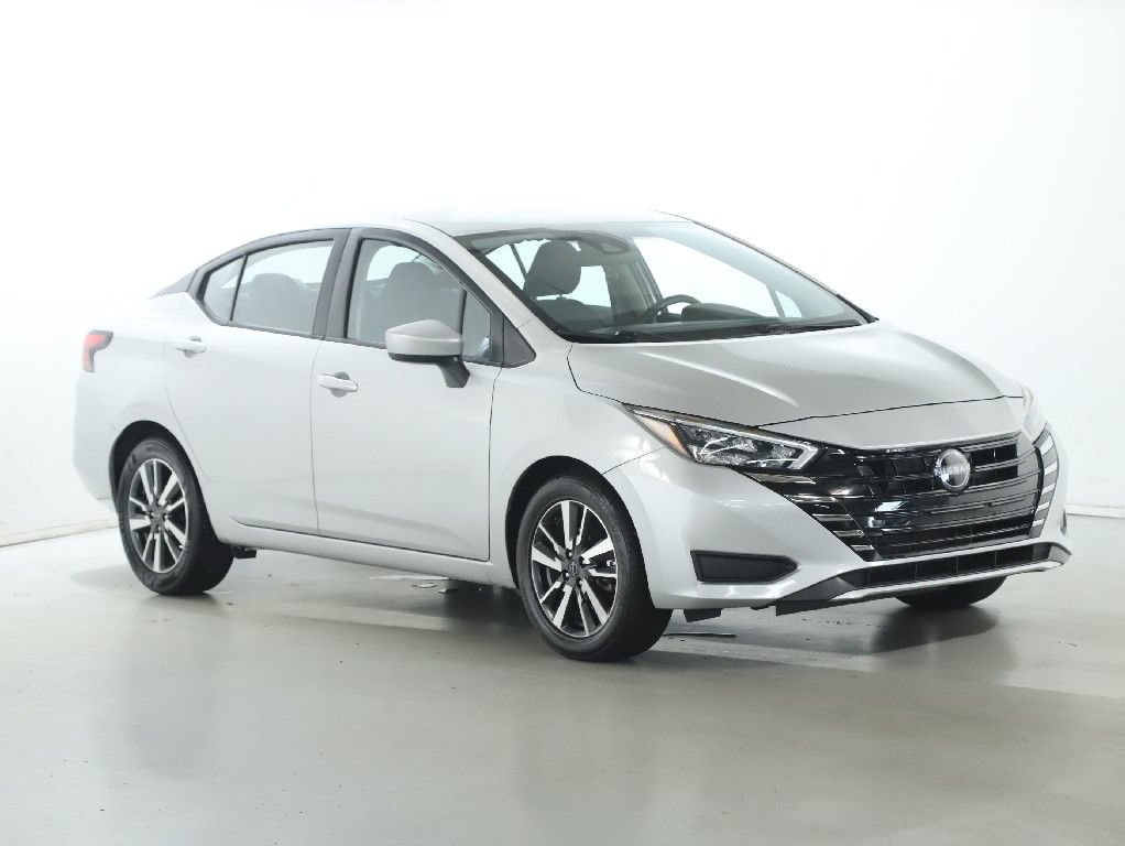 Used 2025 Nissan Versa SV FWD image 9