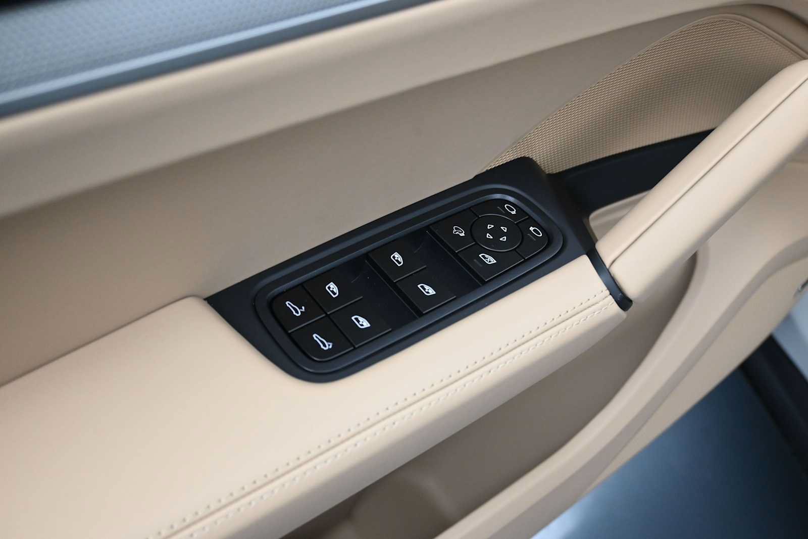 New 2026 Porsche Cayenne S AWD/4WD image 8