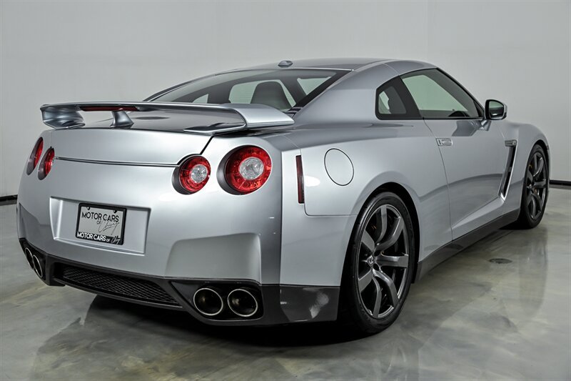 Used 2009 Nissan GT-R Premium AWD/4WD image 10