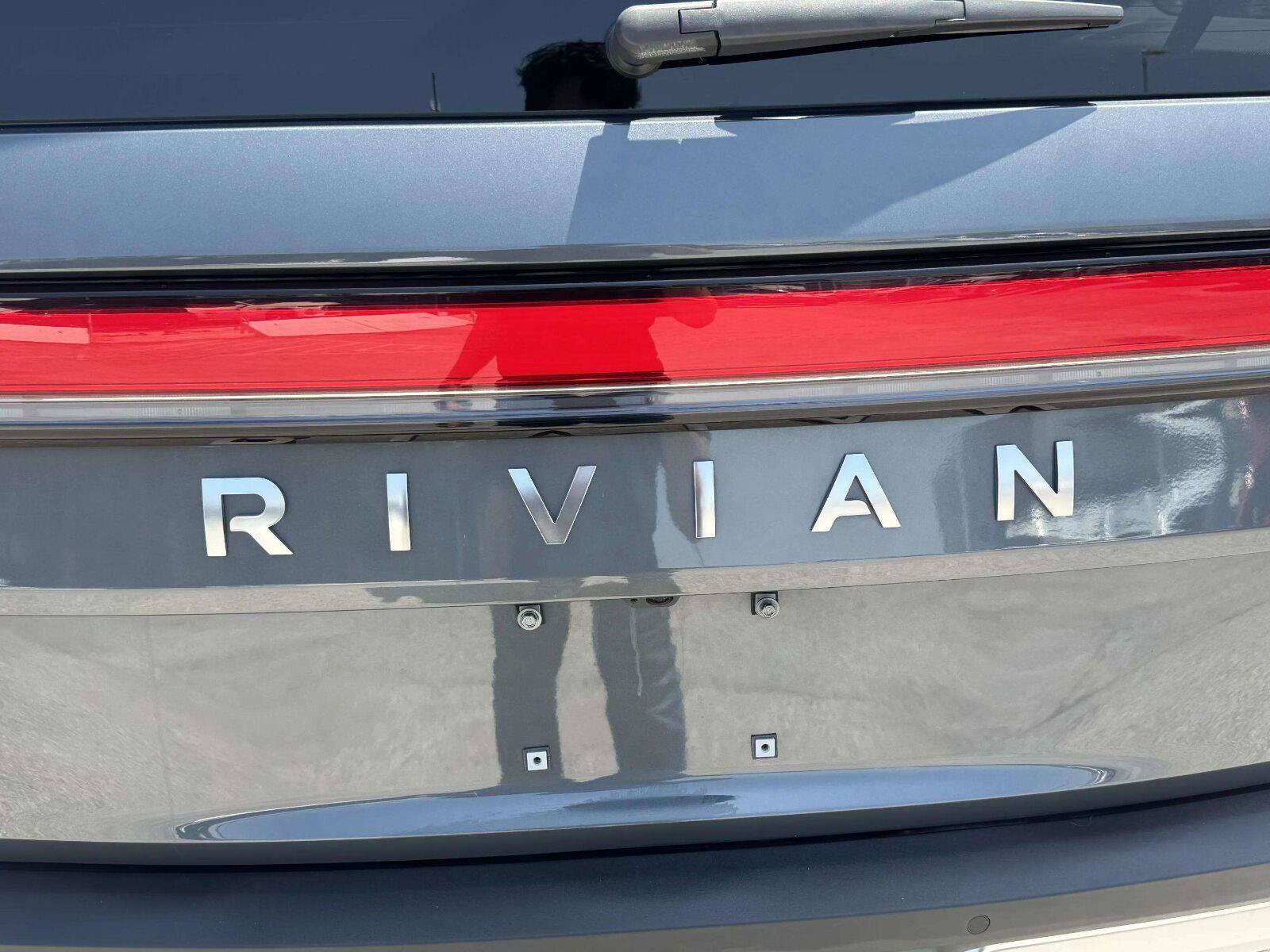 Used 2025 Rivian R1S Adventure AWD/4WD image 16
