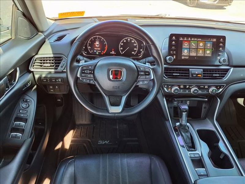 Used 2018 Honda Accord Touring image 13