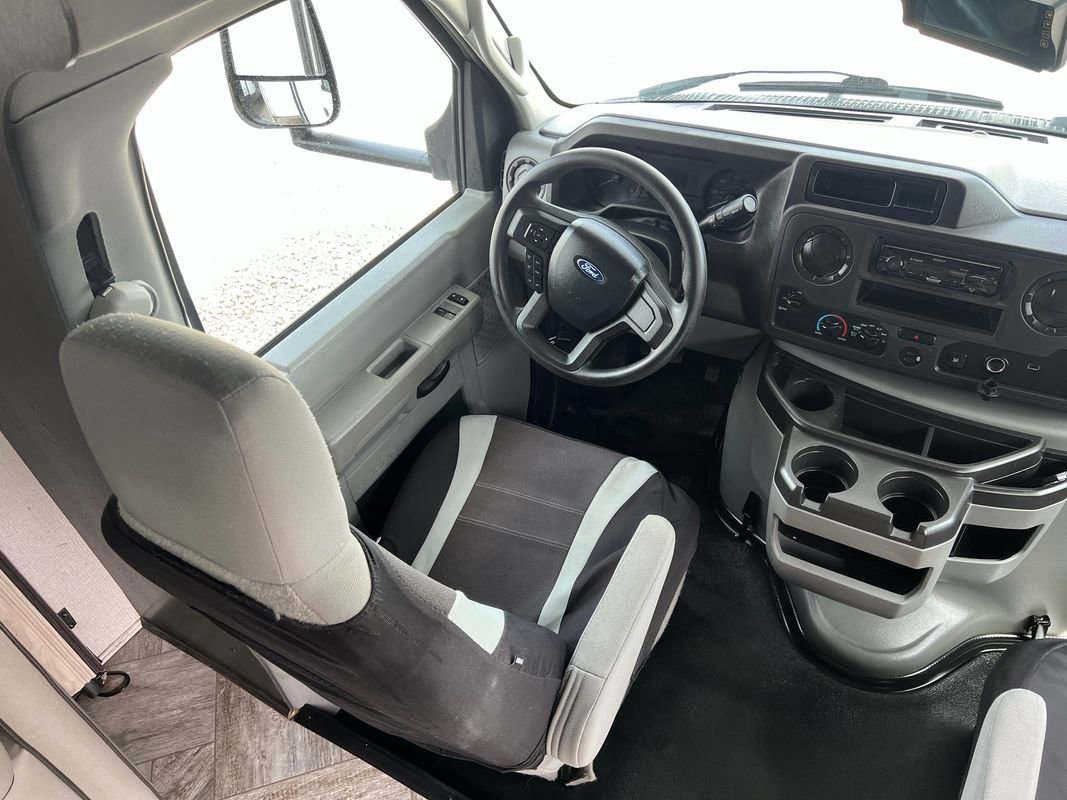 Used 2022 Ford E-450 and Econoline 450 Super Duty w/ Motorhome Prep Package image 34