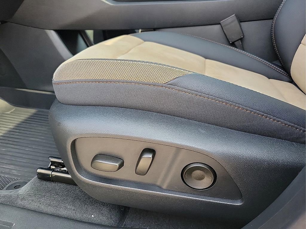 Used 2026 Chevrolet Equinox ACTIV w/ Convenience Package III image 12