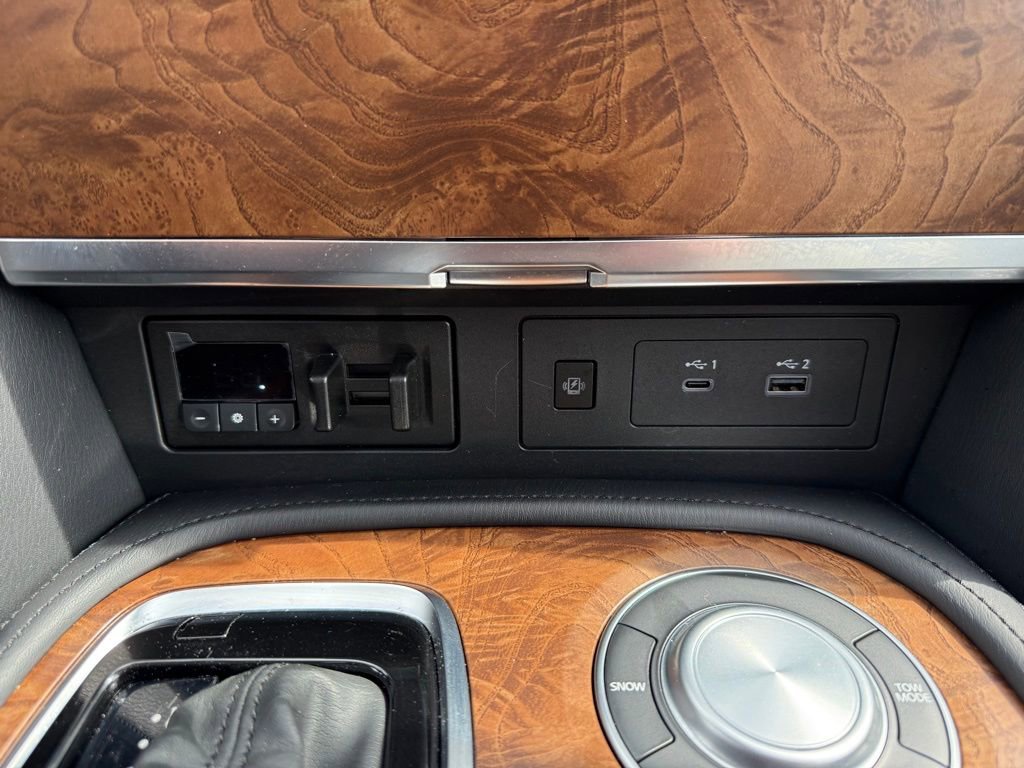 Used 2024 Nissan Armada SL w/ Captain's Chairs Package RWD image 18