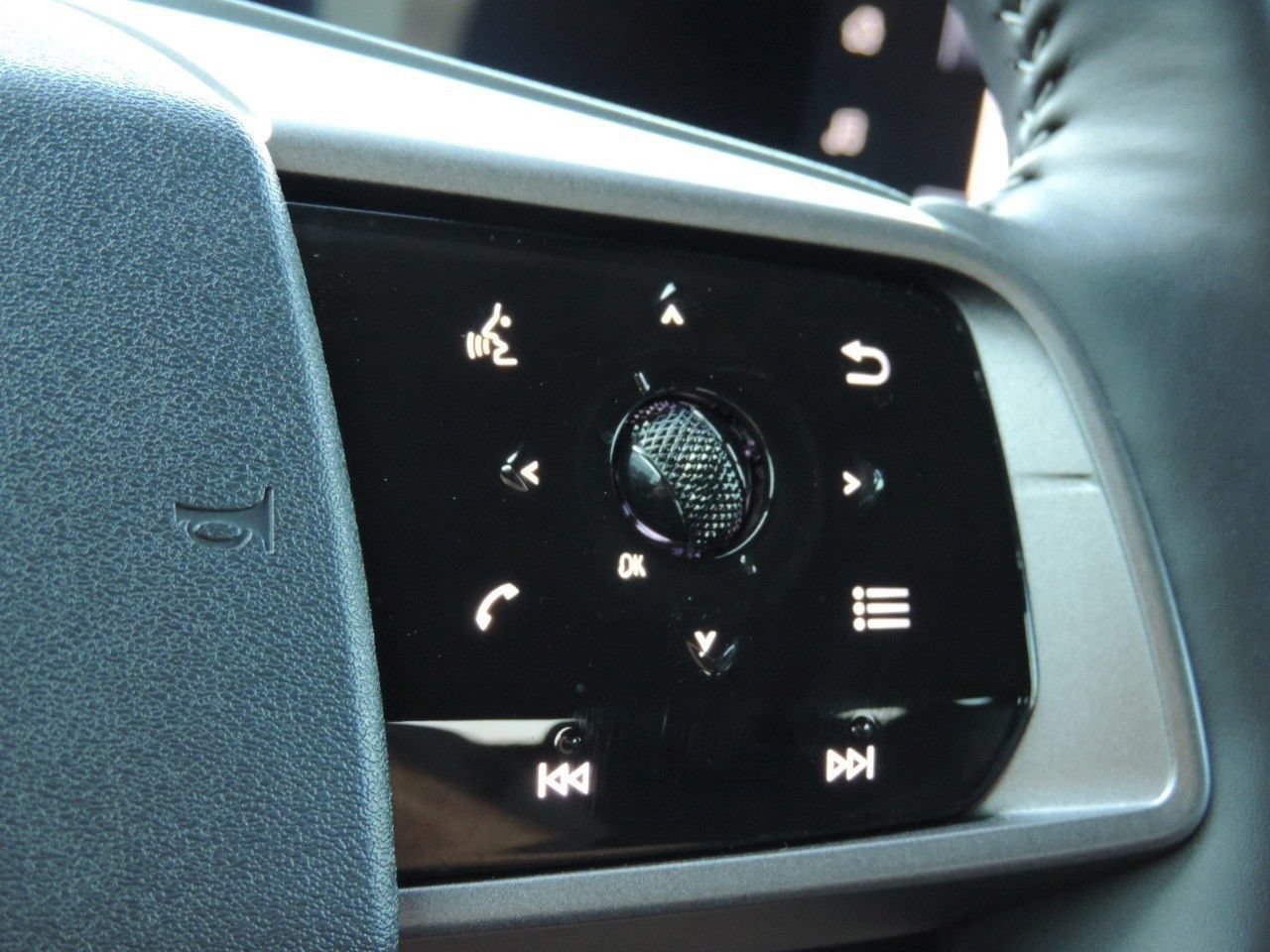 Certified 2025 Nissan Murano SV AWD/4WD image 28