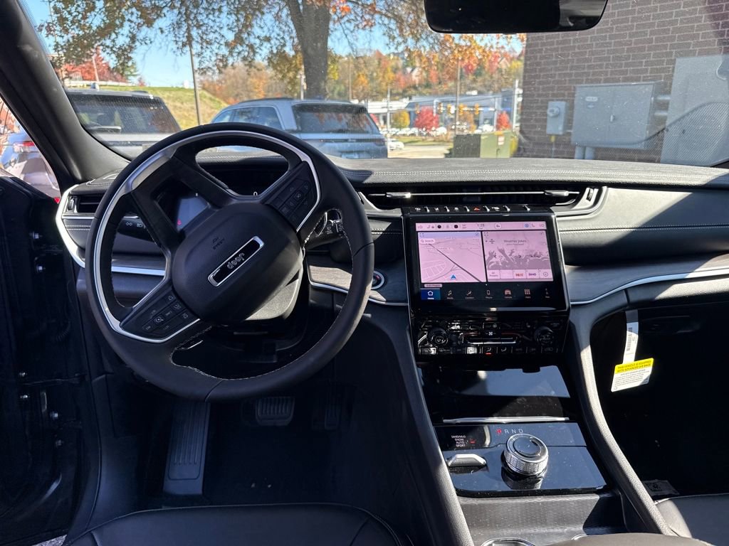 New 2025 Jeep Grand Cherokee Laredo X w/ Luxury Tech Group I image 12