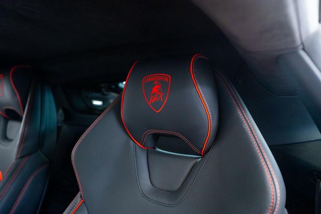 Used 2021 Lamborghini Huracan EVO image 23