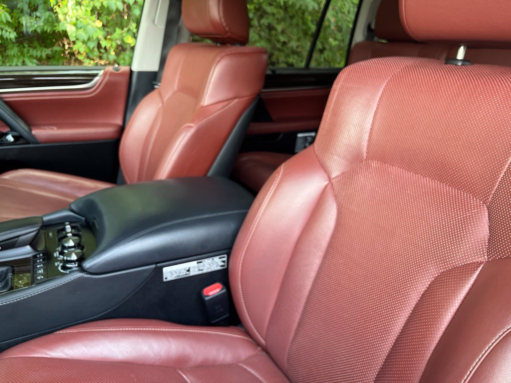 Used 2019 Lexus LX 570 4WD w/ Luxury Package image 4