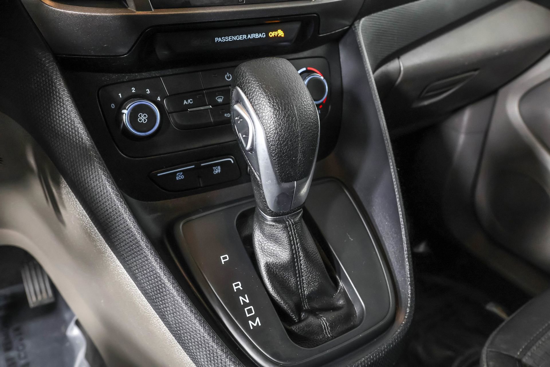 Used 2022 Ford Transit Connect XLT image 31