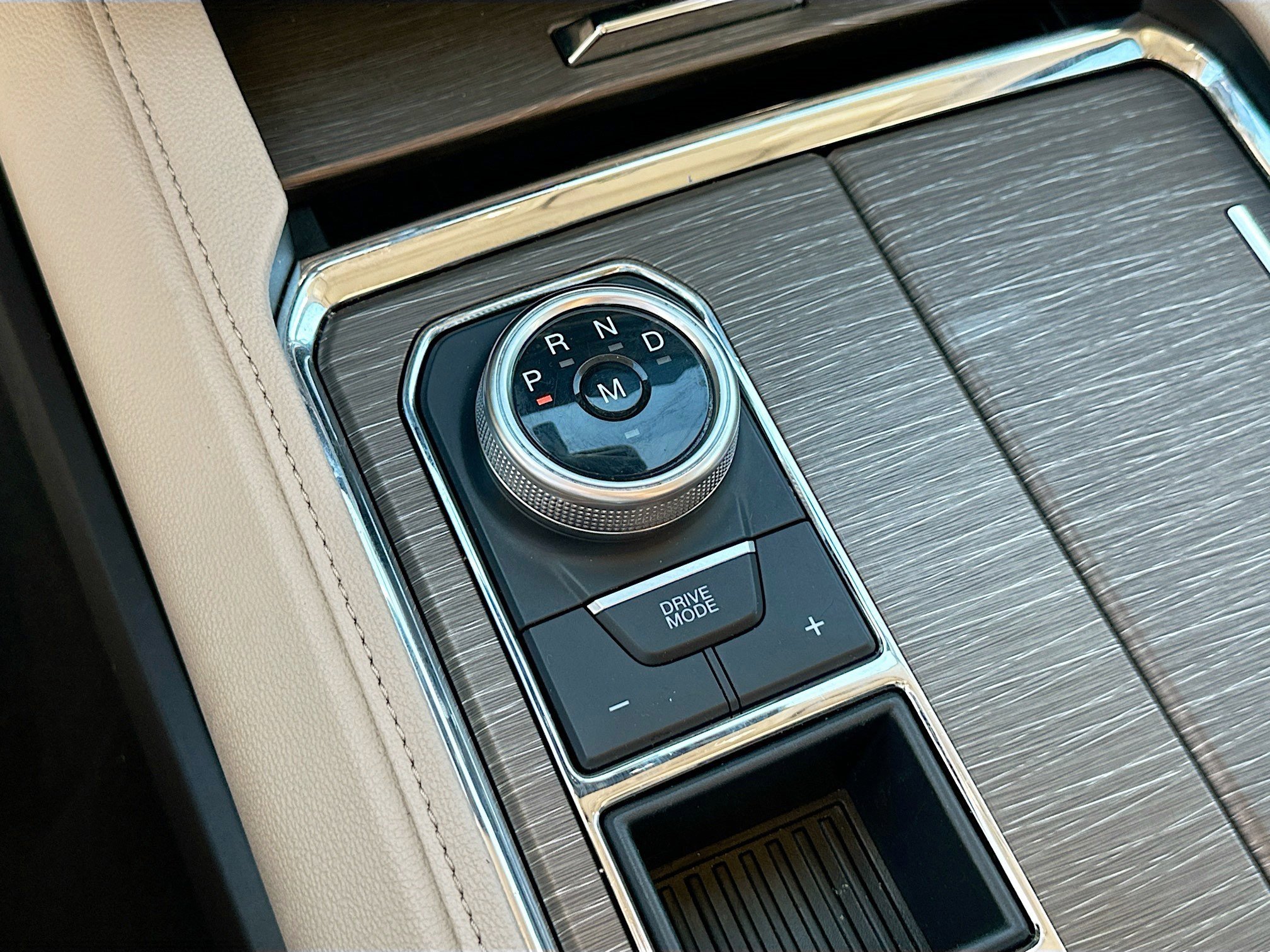 Used 2024 Ford Expedition Limited image 25