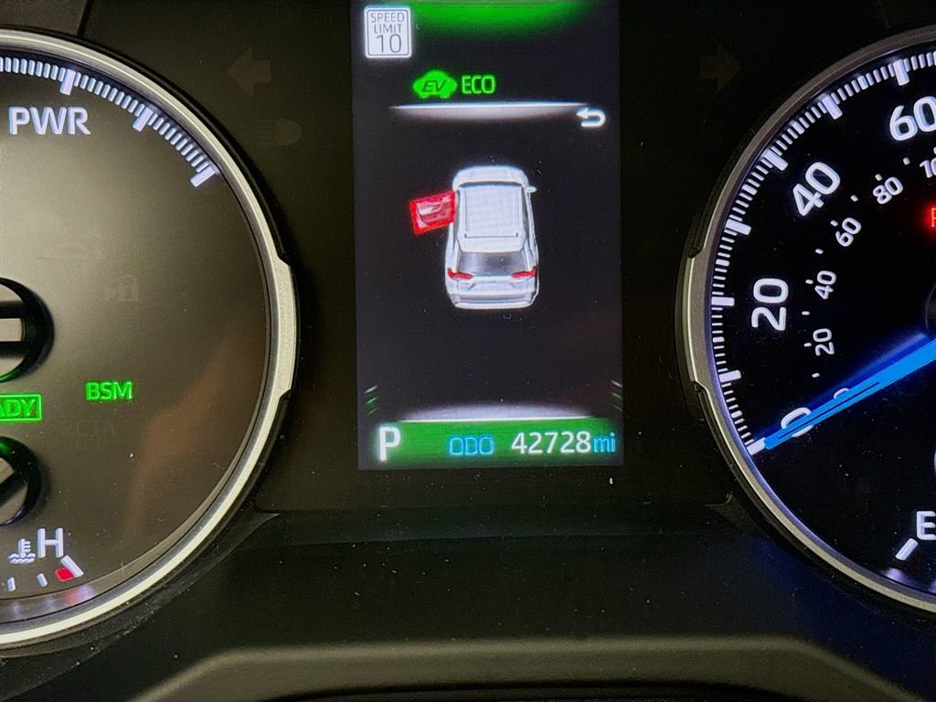 Used 2022 Toyota RAV4 SE image 12