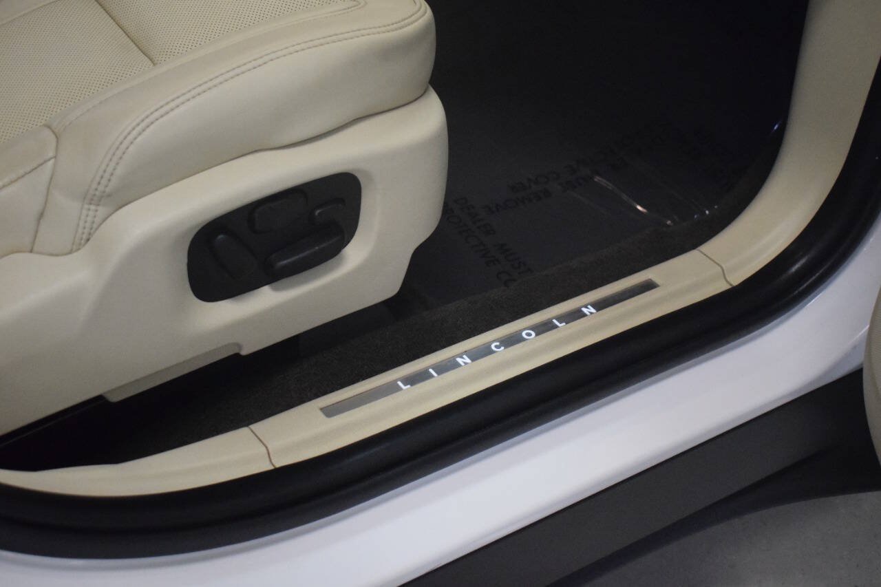 Used 2013 Lincoln MKS AWD image 48