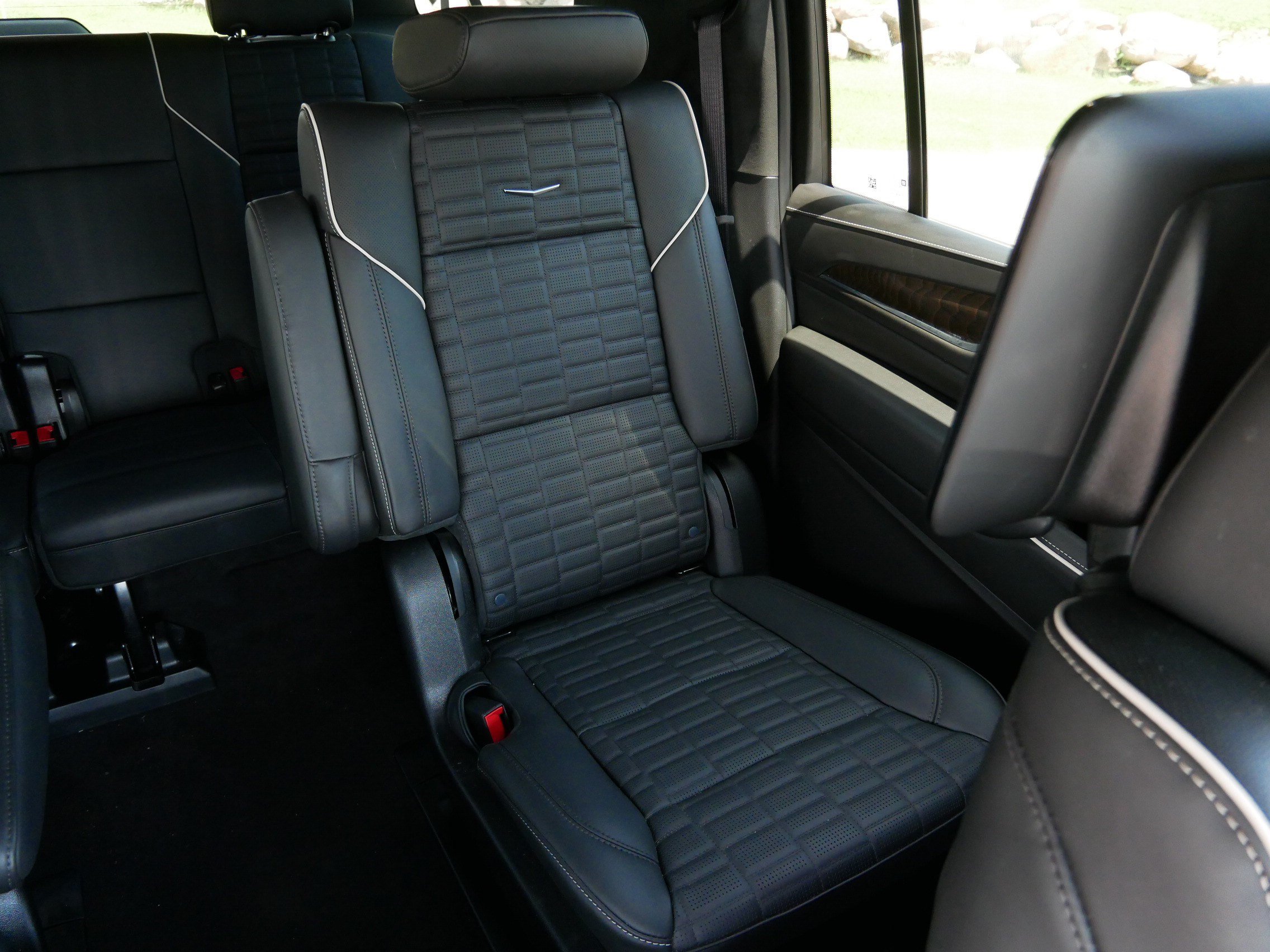 Certified 2024 Cadillac Escalade ESV Premium Luxury Platinum AWD/4WD image 15