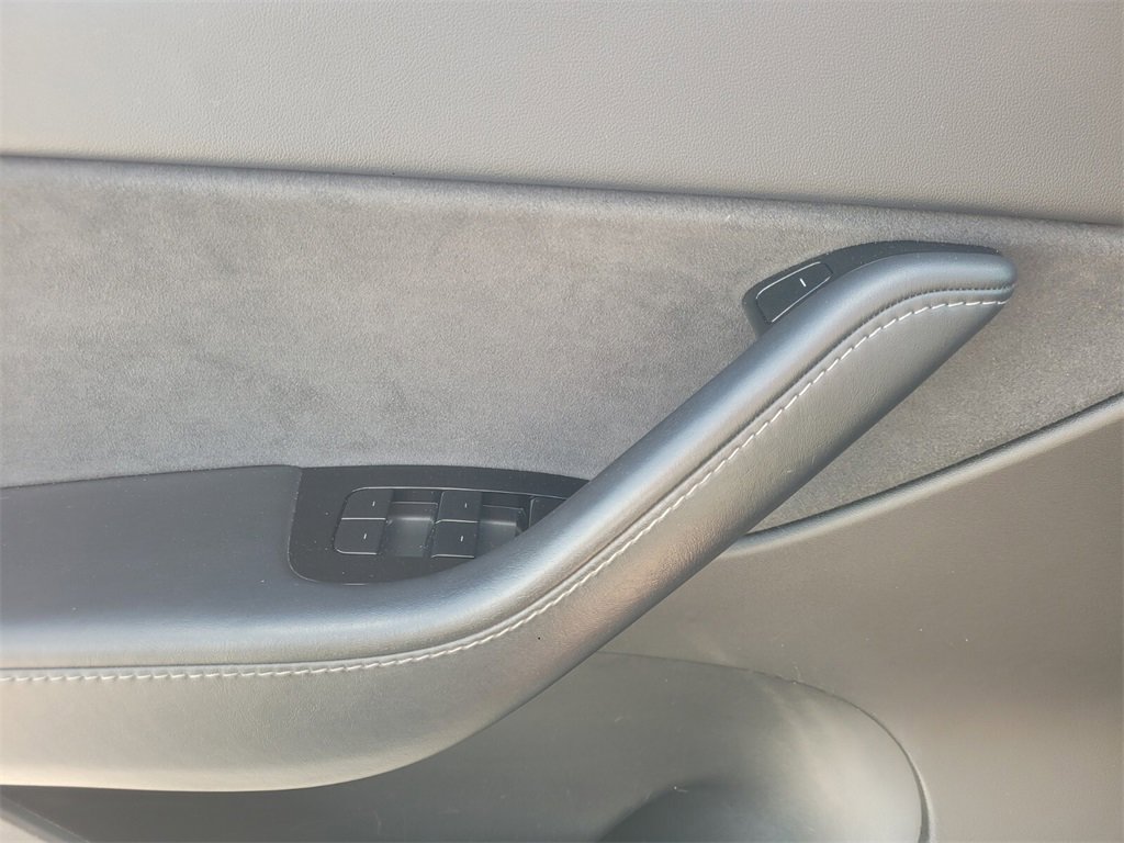 Used 2020 Tesla Model Y Long Range image 22