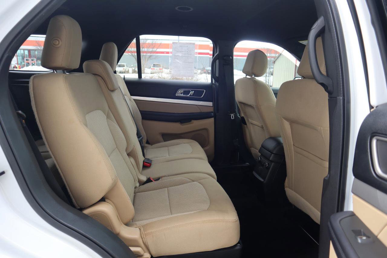 Used 2017 Ford Explorer XLT image 41