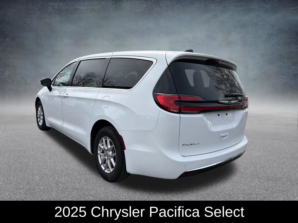 Used 2025 Chrysler Pacifica Select image 3