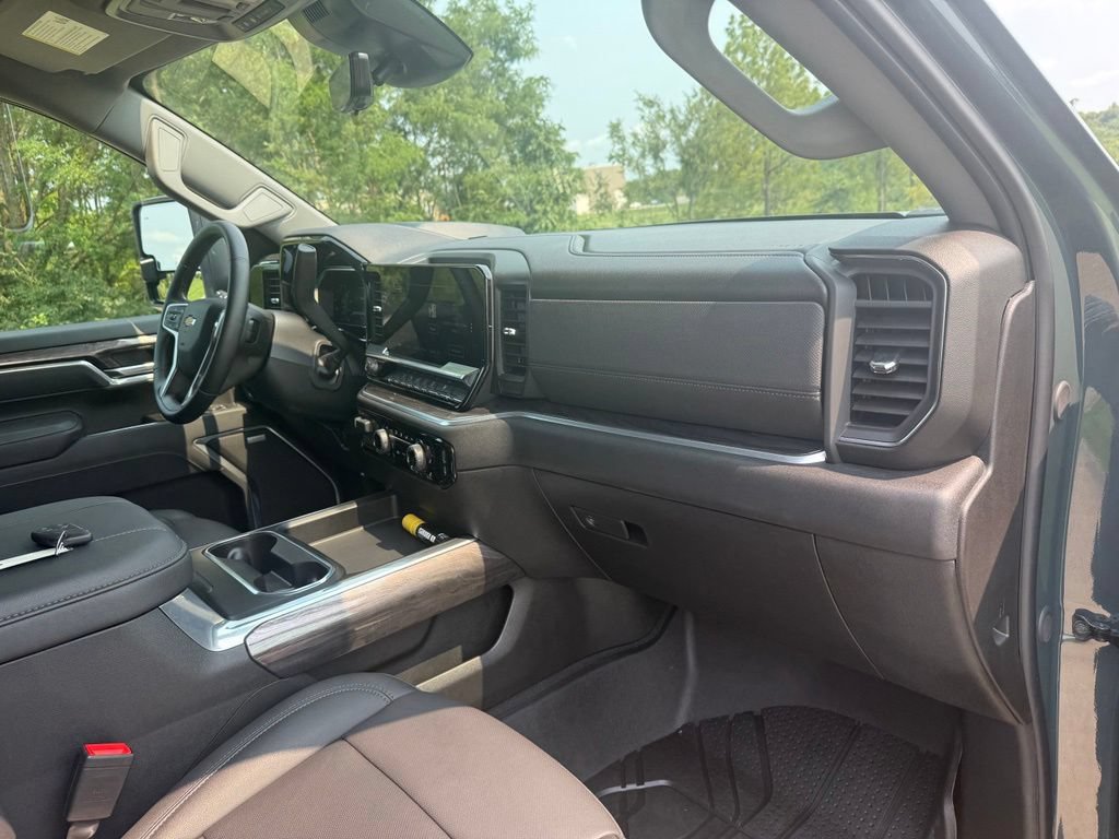 Used 2026 Chevrolet Silverado 2500 LTZ w/ LTZ Premium Package AWD/4WD image 29