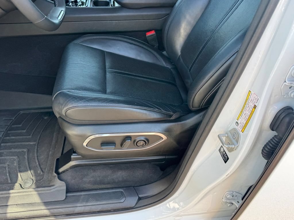 Used 2024 Jeep Wagoneer L Series III w/ Flexible Seating Group AWD/4WD image 8