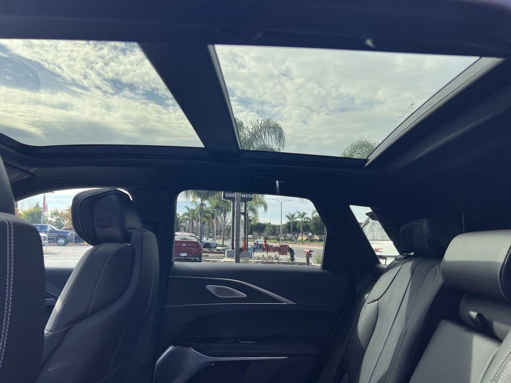 New 2025 Cadillac Lyriq Luxury image 30