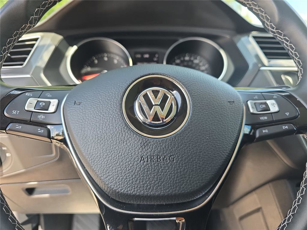 Used 2021 Volkswagen Tiguan SE w/ Panoramic Sunroof Package FWD image 22