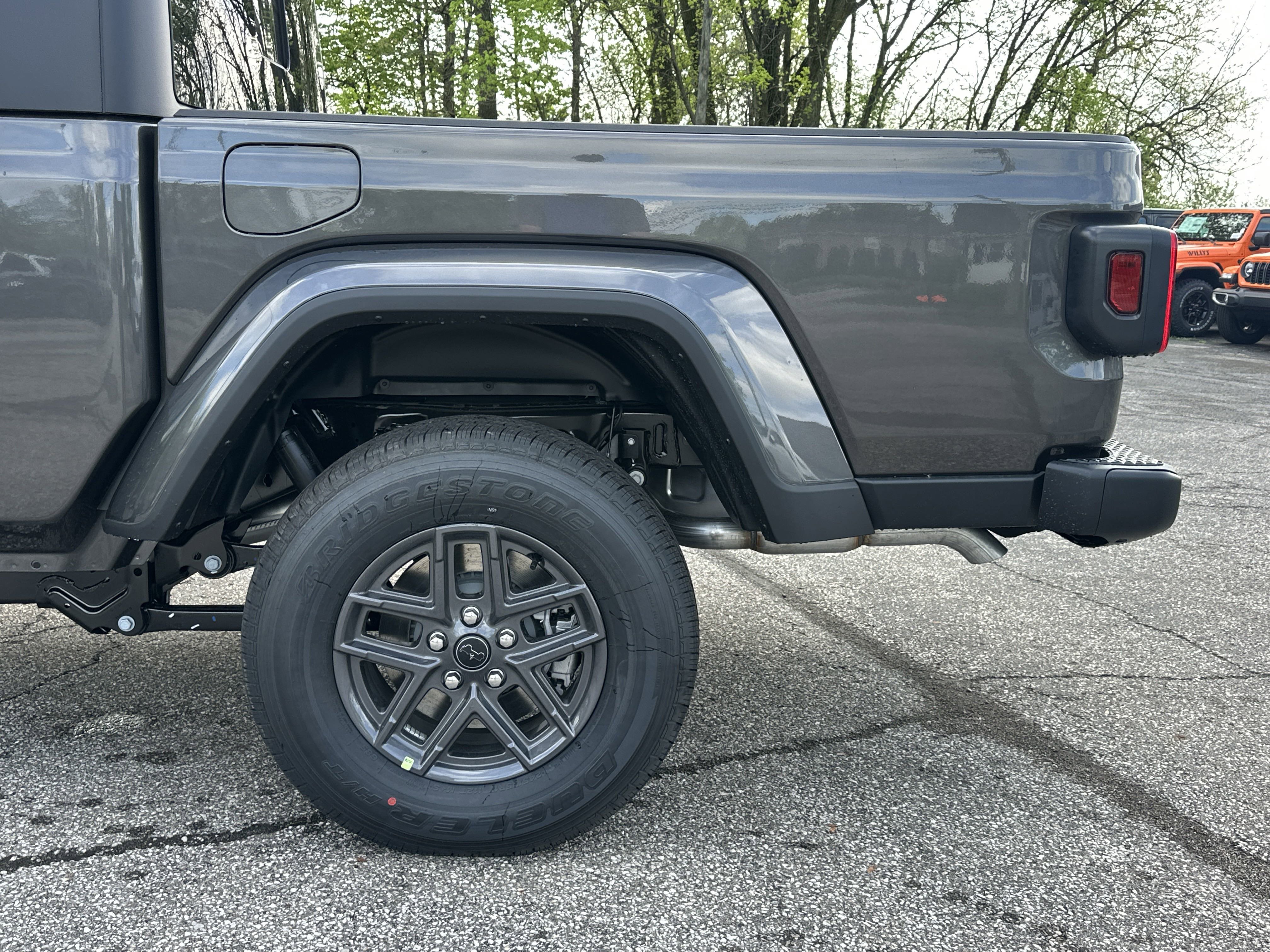 New 2025 Jeep Gladiator Sport image 26