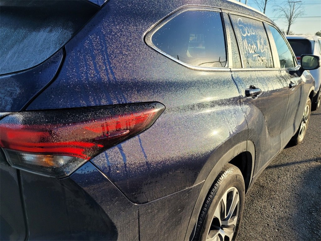 Used 2024 Toyota Highlander XLE image 7