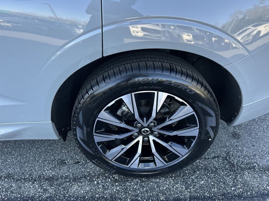 Certified 2024 Volvo XC60 B5 Plus w/ Climate Package image 11