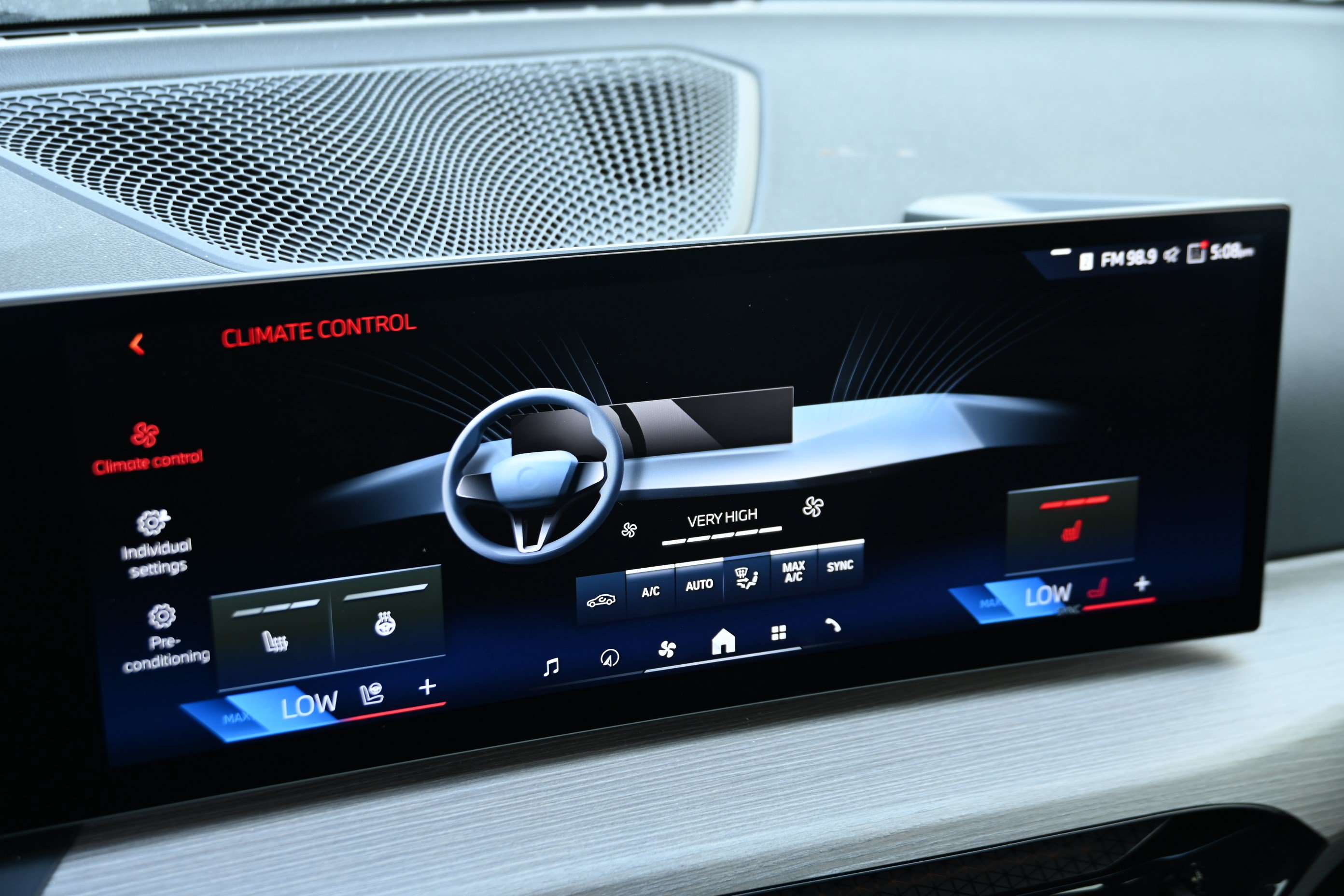 Certified 2025 BMW 330i Sedan RWD image 19