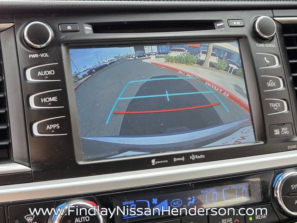 Used 2019 Toyota Highlander XLE AWD/4WD image 29