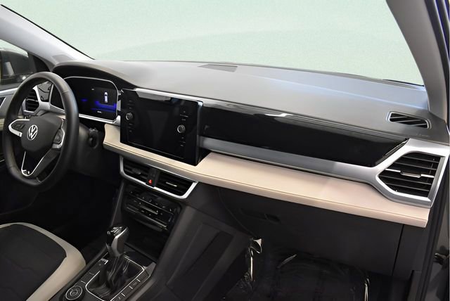 Used 2025 Volkswagen Taos SE AWD/4WD image 18