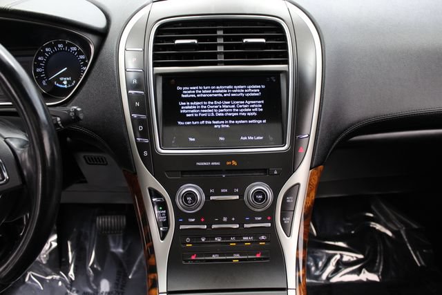 Used 2018 Lincoln MKX Select w/ Lincoln MKX Climate Package FWD image 16