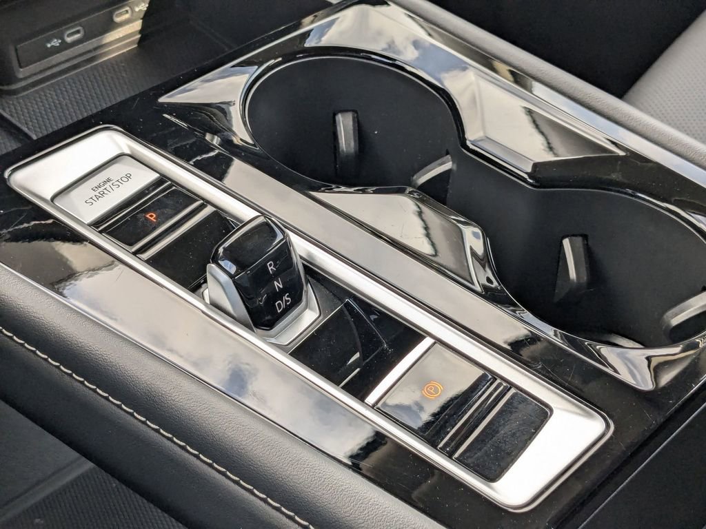 Used 2025 Volkswagen Atlas SE image 18