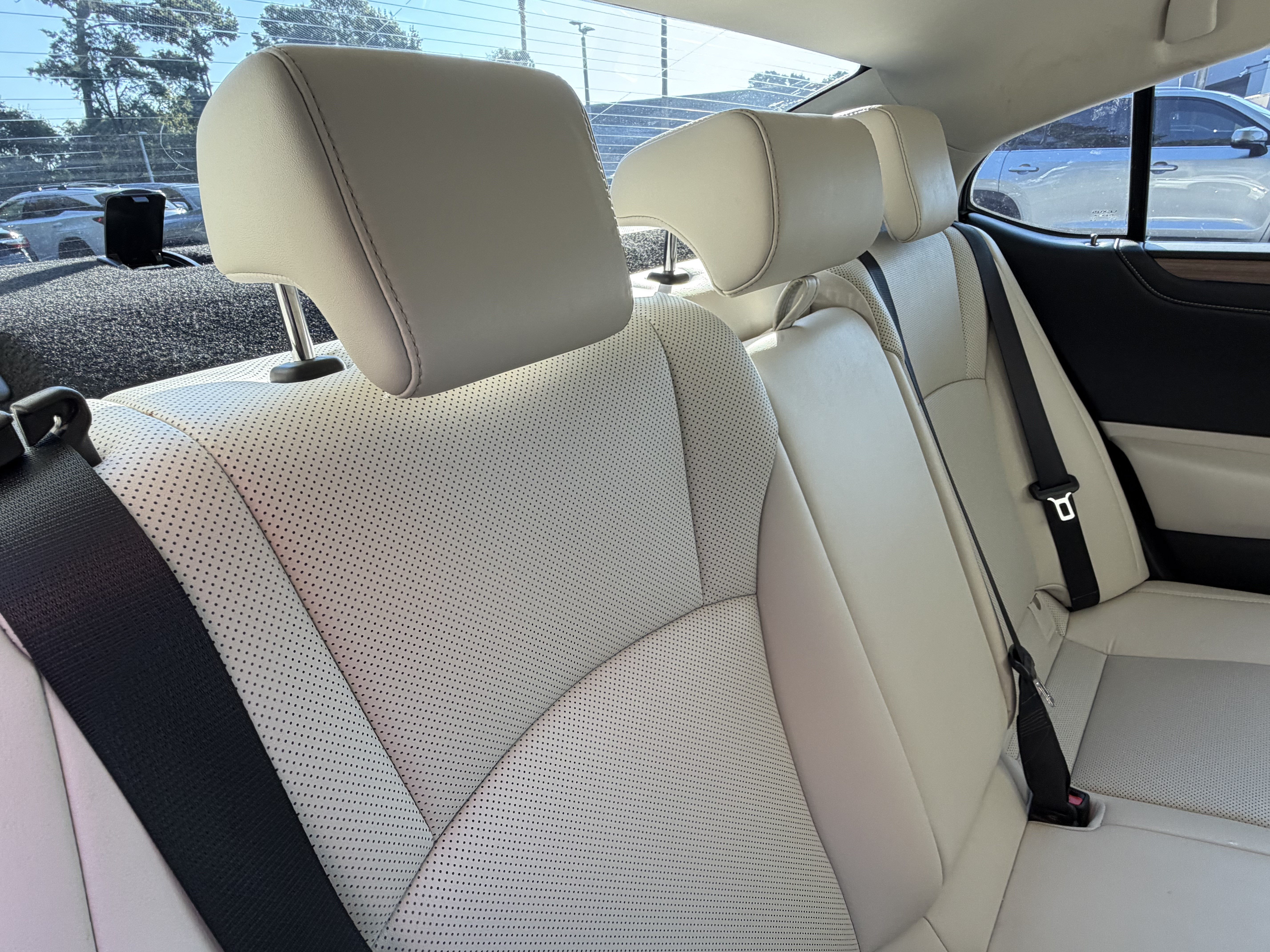 Used 2023 Lexus ES 300h w/ Premium Package FWD image 40