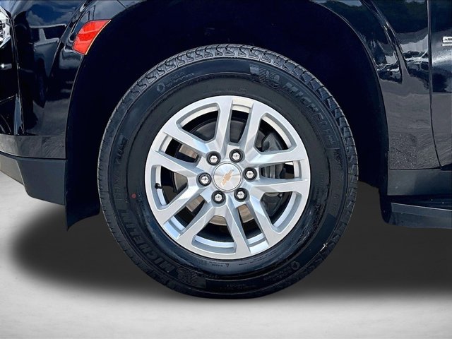 Used 2024 Chevrolet Suburban LT RWD image 9