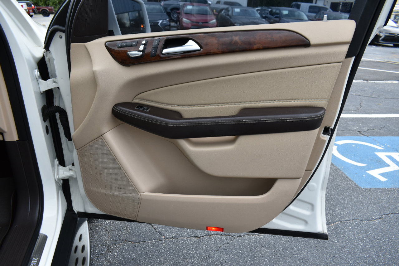 Used 2018 Mercedes-Benz GLS 450 4MATIC w/ Premium Package image 40