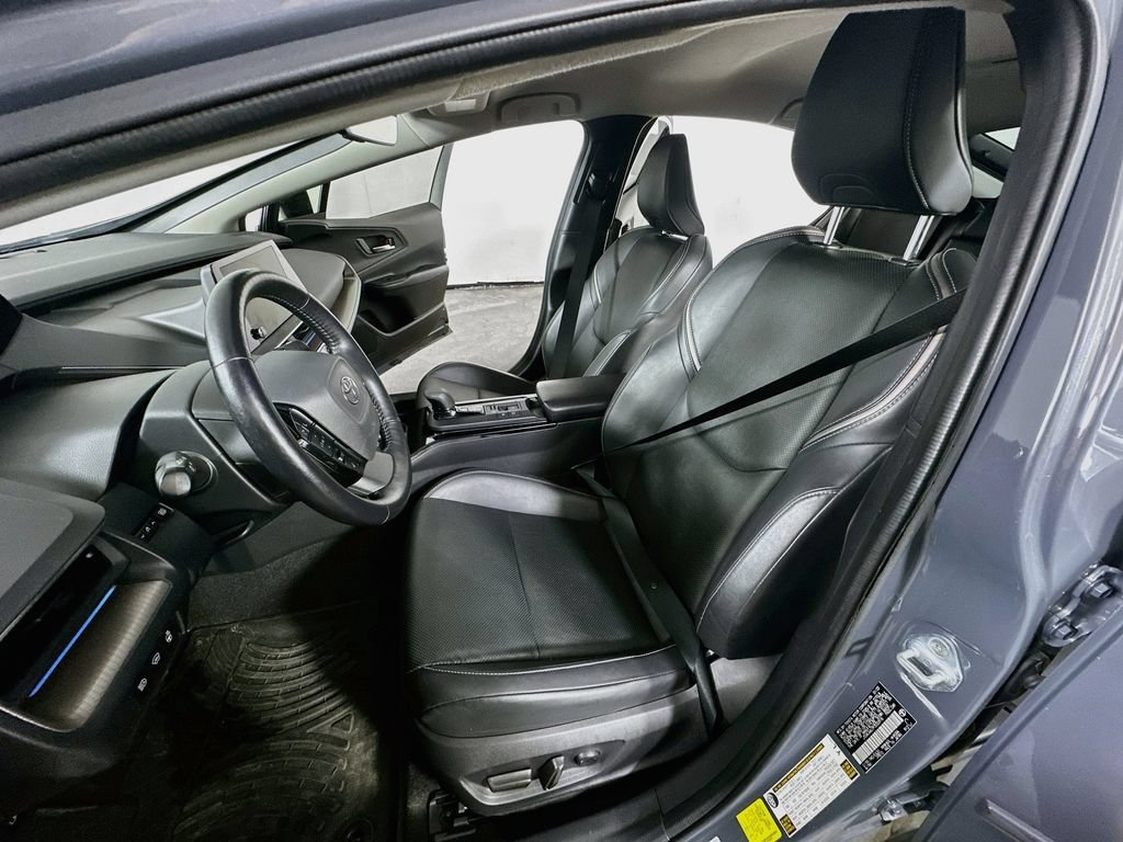 Used 2023 Toyota Prius XLE FWD image 17