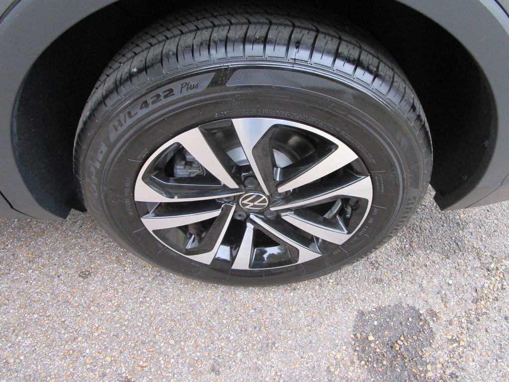Used 2024 Volkswagen Tiguan S image 13