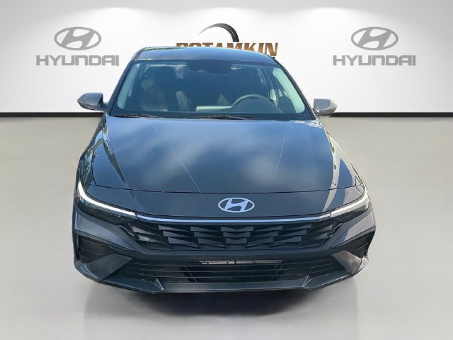 New 2026 Hyundai Elantra SE FWD image 2