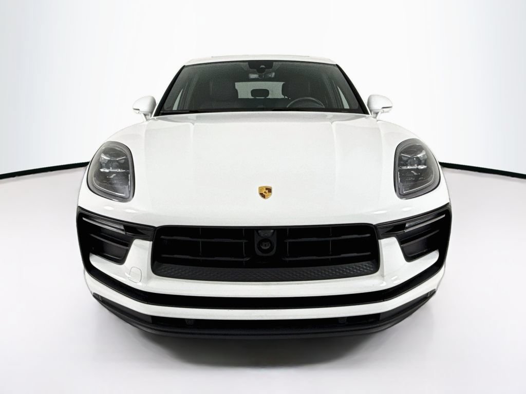 Certified 2025 Porsche Macan AWD/4WD image 10