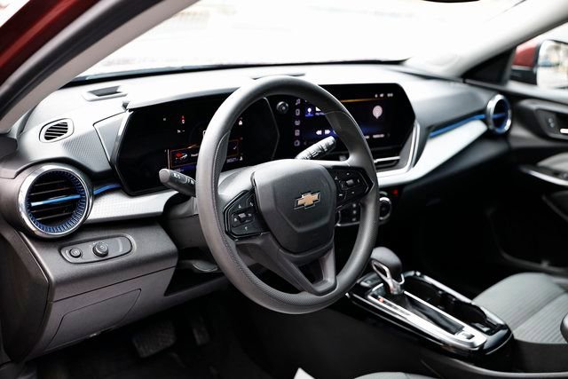 Used 2025 Chevrolet Trax LT image 18