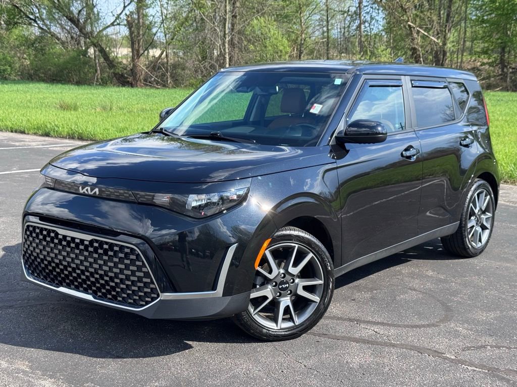 Used 2024 Kia Soul EX w/ Option Group 015 FWD image 2