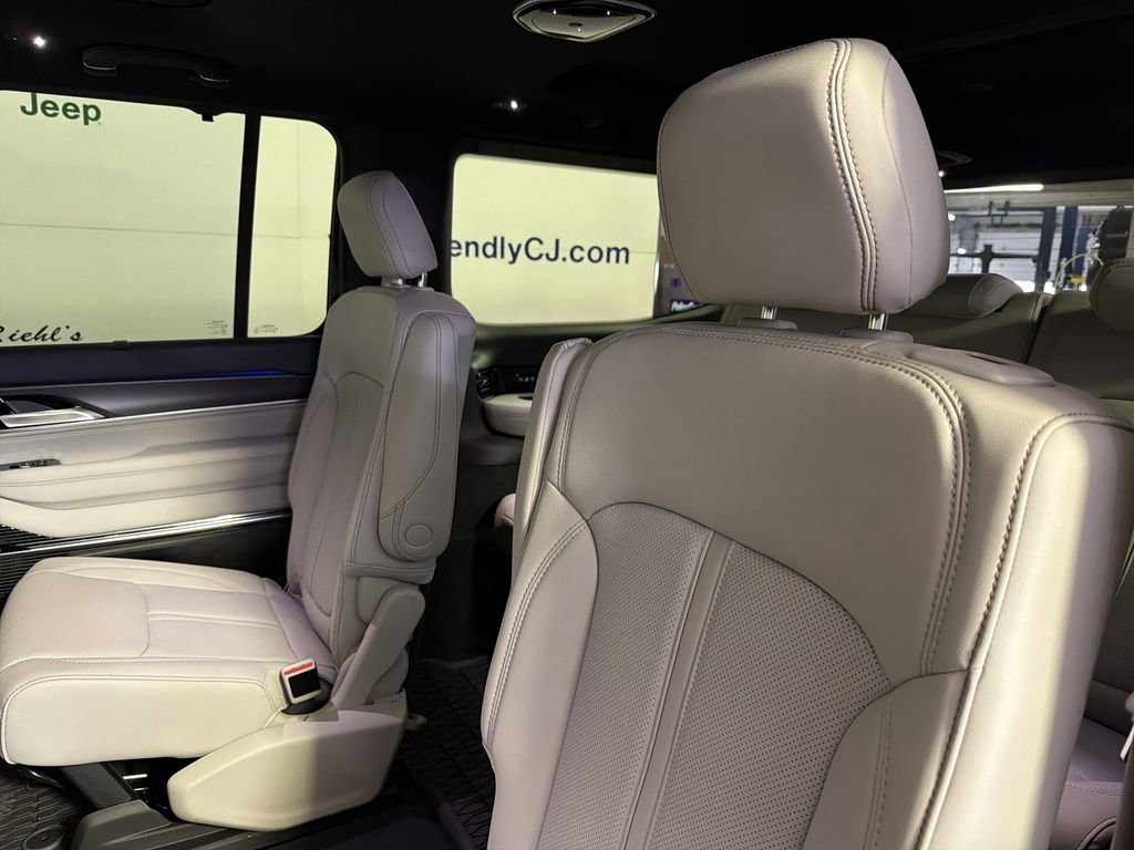 New 2026 Jeep Grand Wagoneer Summit w/ Premium Group III image 29