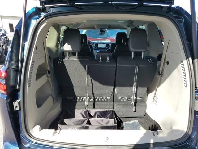 New 2023 Chrysler Pacifica Touring-L FWD image 6