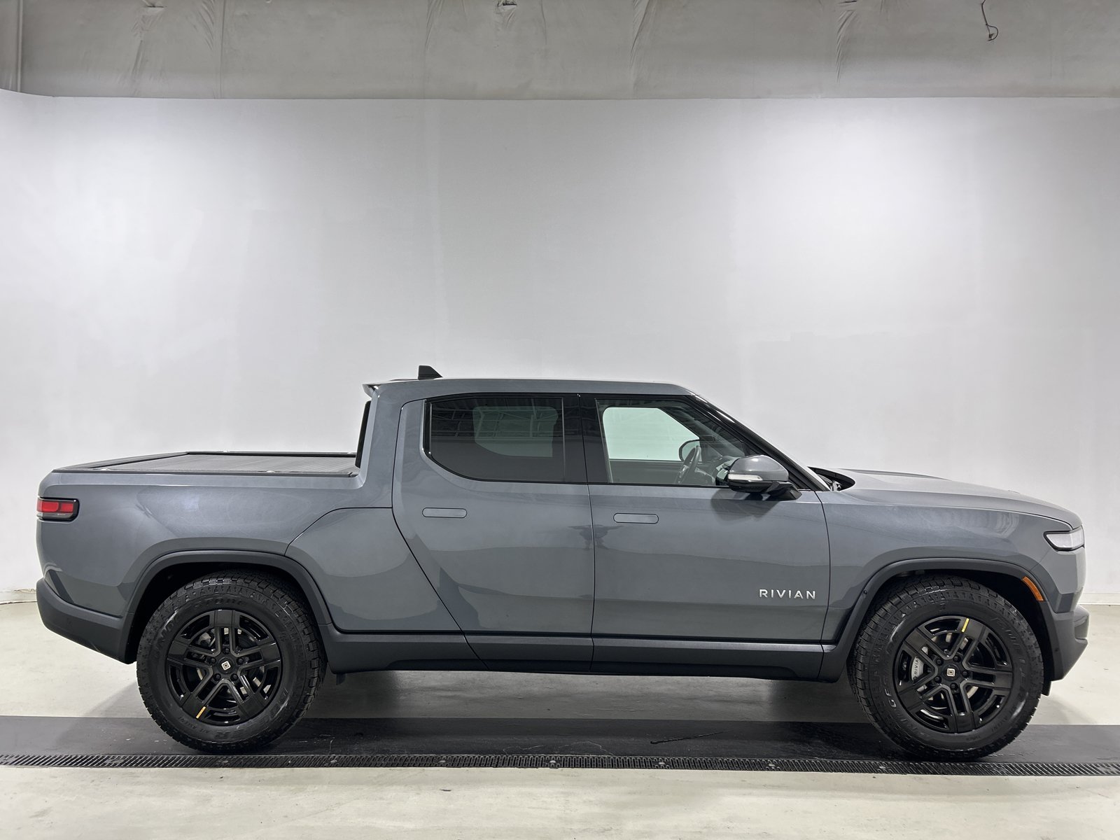 Used 2024 Rivian R1T Adventure AWD/4WD image 6