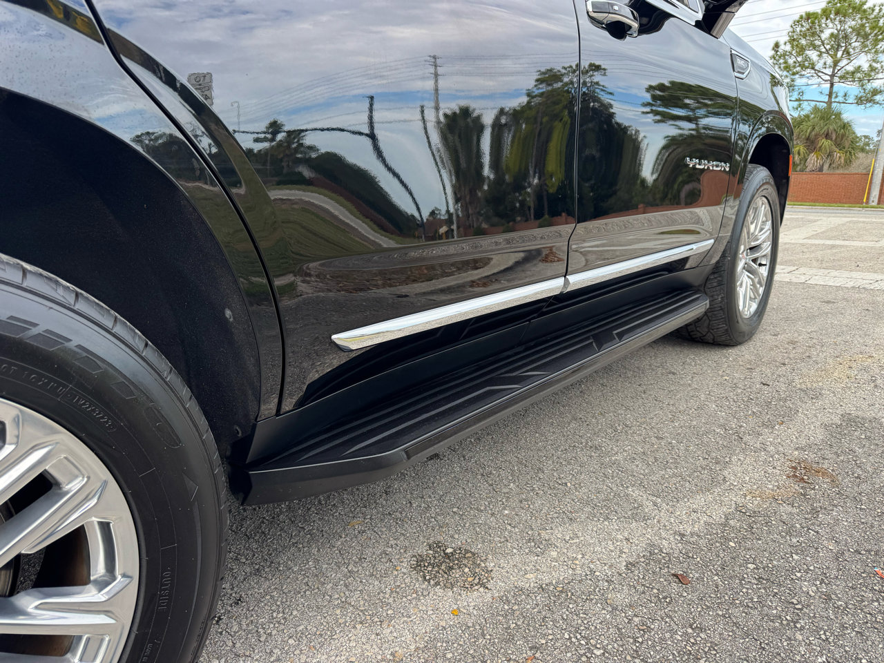 Used 2021 GMC Yukon SLT w/ SLT Premium Package image 23