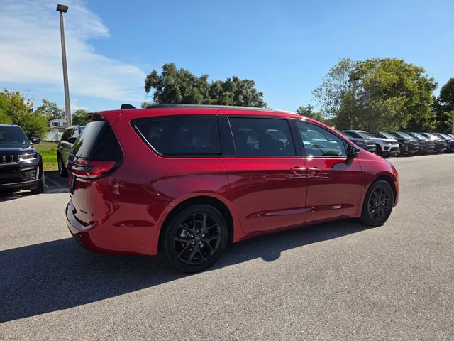 New 2027 Chrysler Pacifica Limited w/ S Appearance Package FWD image 13